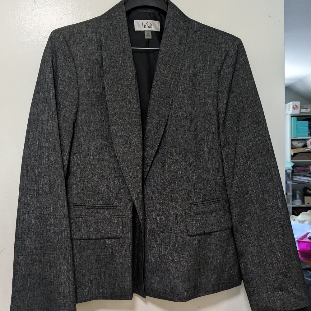 Women's 2 piece Suit - Size 18